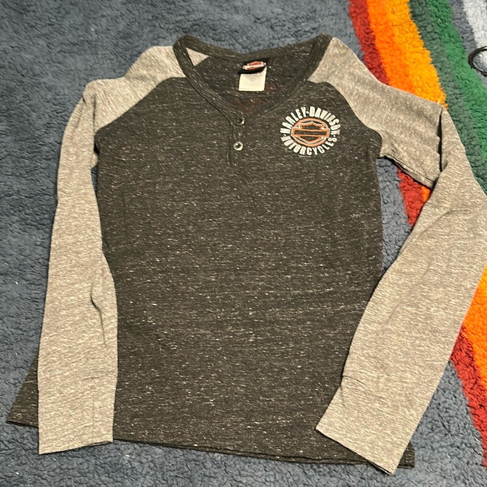 Harley Davidson l/s shirt women small. V neck